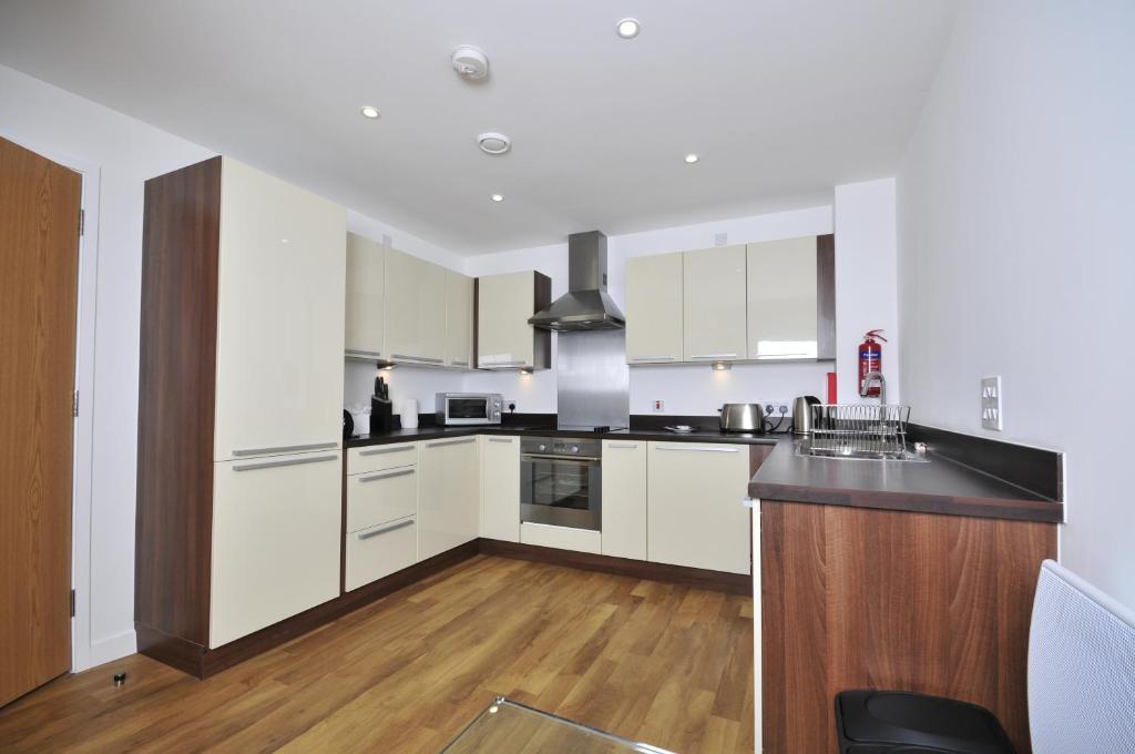 Quayside Serviced Apartments Cardiff Extérieur photo